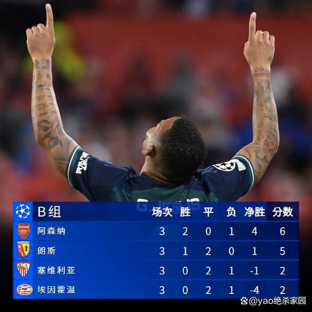 被主人摁住灌浓精尿gif
