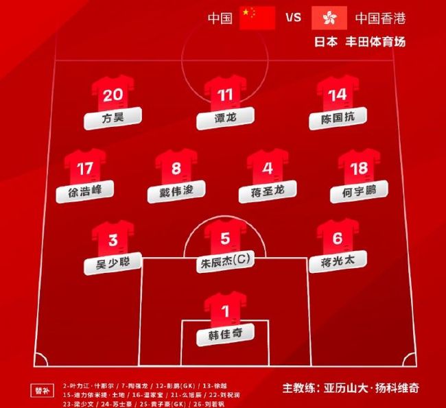 溪水中的女人