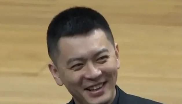 和采访一起来的少女